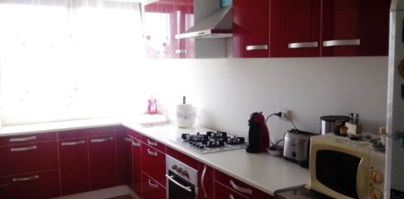 Bucatarie cu fronturi din  MDF rosu