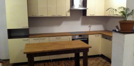 Mobilier de bucatarie cu fronturi din MDF lucios